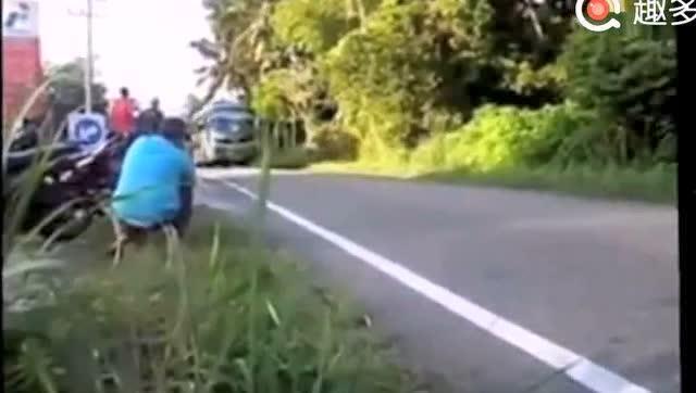 卡车爆料搞怪视频,搞笑视频里的欢乐瞬间